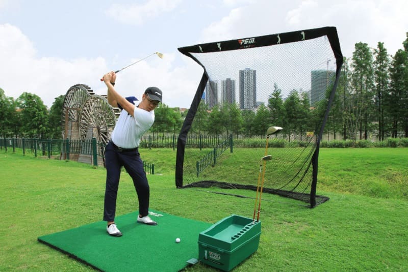 Với sự hỗ trợ của lưới tập golf, golfer có thể tập golf ngay tại nhà