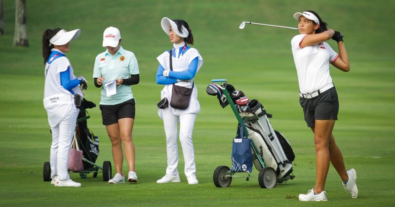 Mẫu áo golf polo dành cho nữ đến từ thương hiệu Handee có thiết kế tay ngắn trẻ trung
