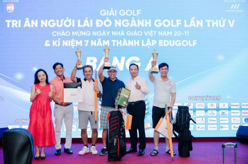 Các golfer tài năng của bảng A đạt giải trong giải golf Tri ân Người Lái Đò ngành golf