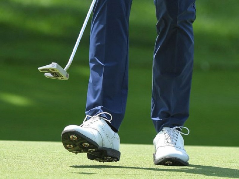 Lựa chọn giày golf FootJoy vừa vặn sẽ giúp golfer dễ dàng di chuyển và thoải mái hơn