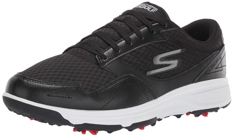 Giày golf được thiết kế vừa vặn, ôm với bàn chân của golfer