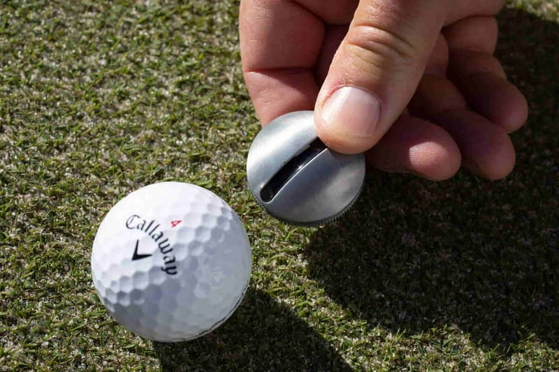 Mác bóng golf hay còn gọi là Mác bóng golf Ball Marker