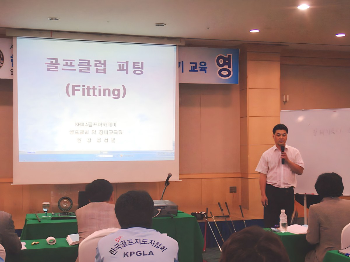 Giảng viên Jung Sung Pil với chuyên môn về Fitting tại Đại học tại Hàn Quốc