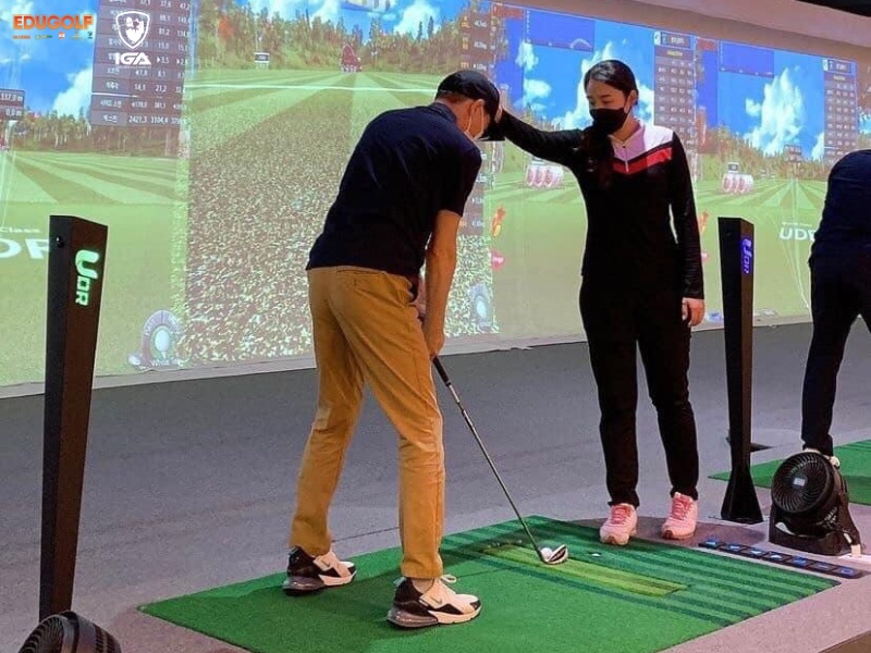 Học đánh golf tại phòng 3D hiện đại của IGA