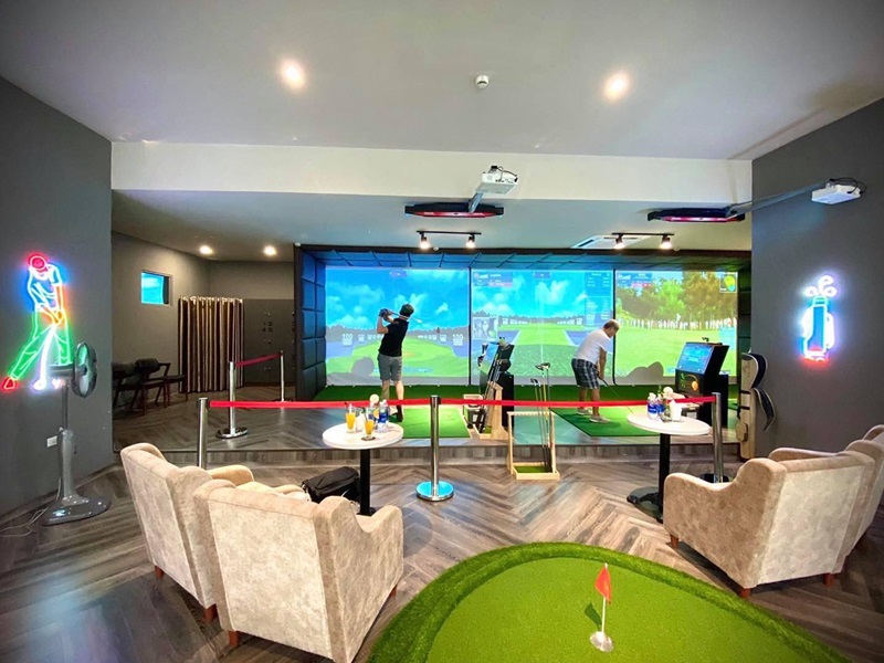 Chi phí chơi golf 3D tại các quán cafe cũng rẻ hơn nhiều so với tại sân thực tế