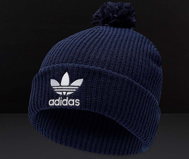 Mũ gôn mùa đông hãng Adidas có thiết kế basic nhưng không kém phần sang trọng