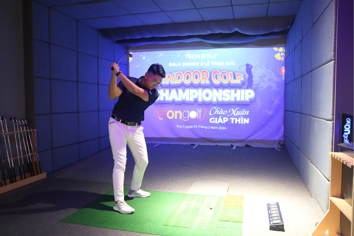 Golfer tham dự giải golf 3D cảm nhận sự kịch tính không khác gì trên sân thật