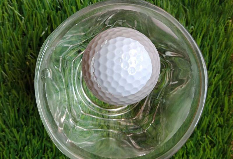 Banh golf nổi là loại banh nổi được trên mặt nước