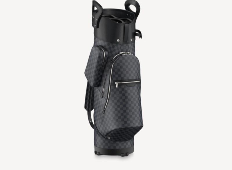 Túi golf Louis Vuitton Monogram Eclipse sở hữu tông đen sang trọng, hiện đại