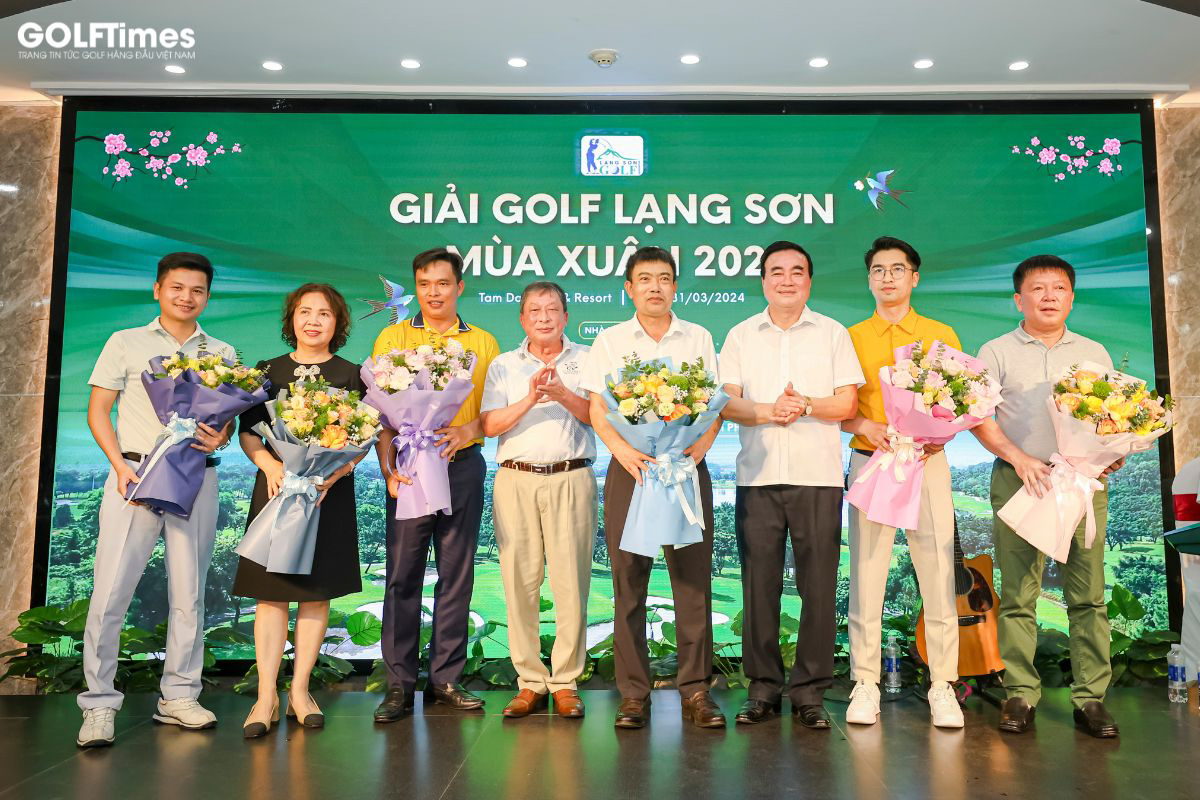 Đại diện Golfgroup cùng các nhà tài trợ giải golf