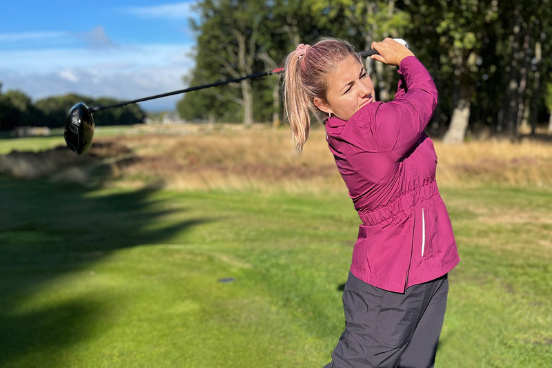 Quần áo chơi golf nữ FootJoy có độ bền cao nhờ những đường may chắc chắn