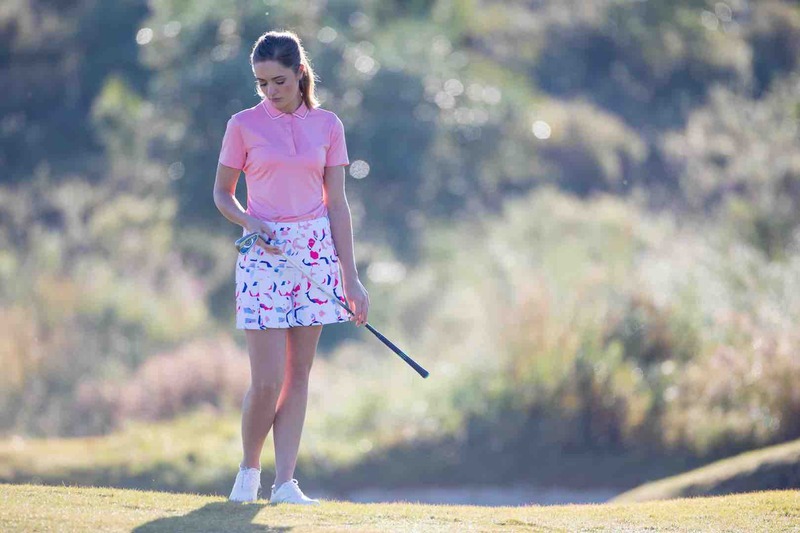 Nổi bật mà vẫn tinh tế, thanh lịch với quần áo golf nữ của Ping