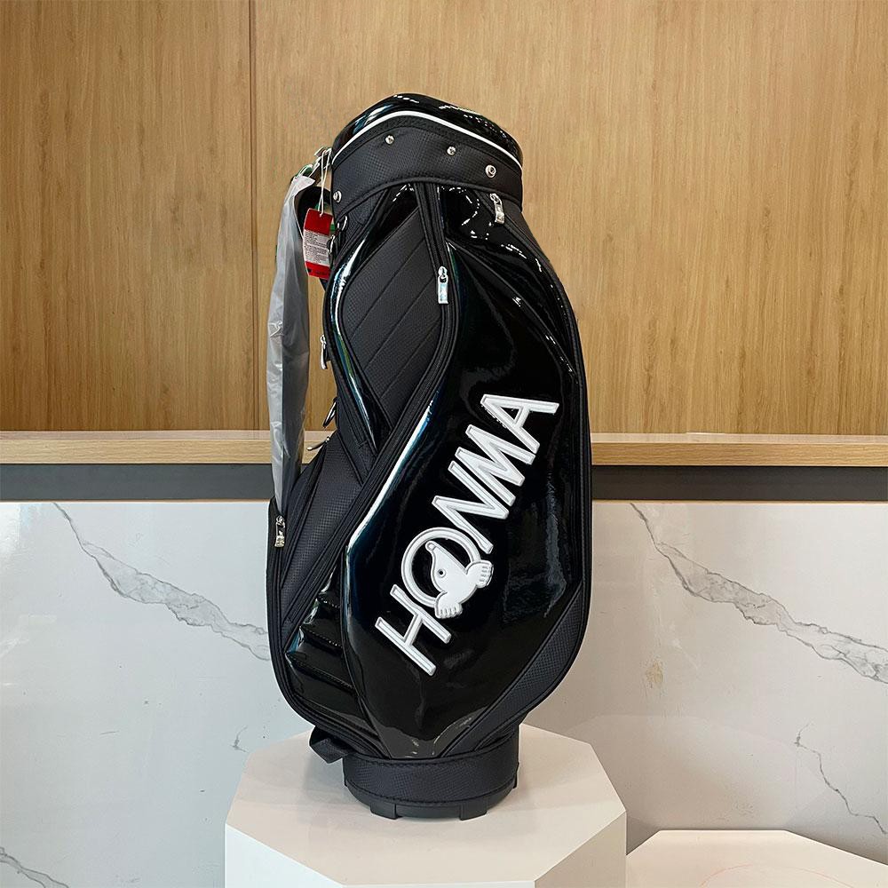 Trọng lượng túi golf Honma vừa phải, dễ mang theo trên sân