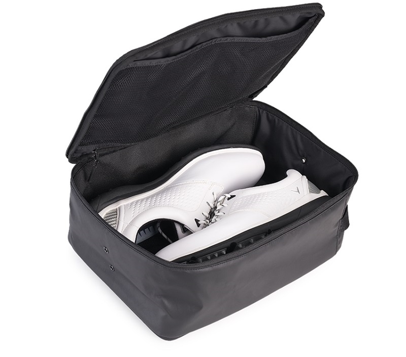 Không gian của túi rộng rãi, sản phẩm có thể chứa được cả những đôi giày golf lớn hoặc giày đế đinh