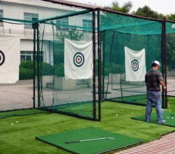 Lồng tập golf có thể được lắp đặt trong nhà hoặc ngoài sân vườn
