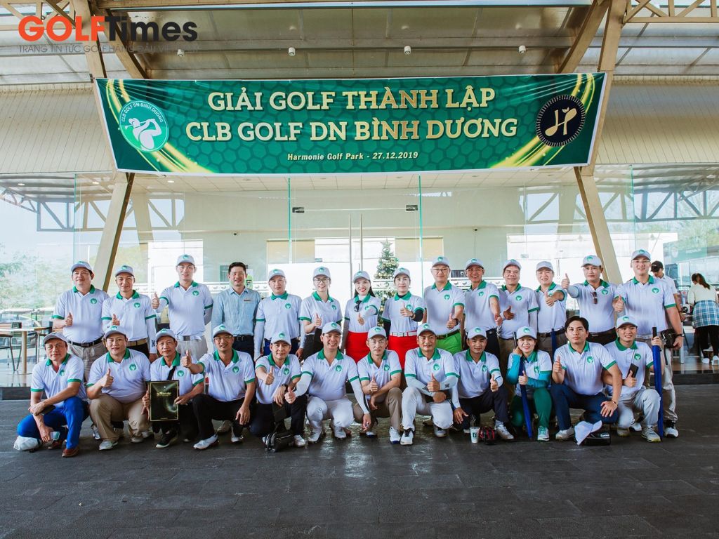 Nữ golfer trẻ tuổi Phạm Thị Thùy Linh gây ấn tượng khó phai trong cộng đồng golf Việt