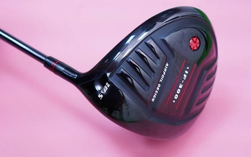 Driver Kenichi golf IF300 sở hữu thiết kế đen tuyền nam tính, sang trọng